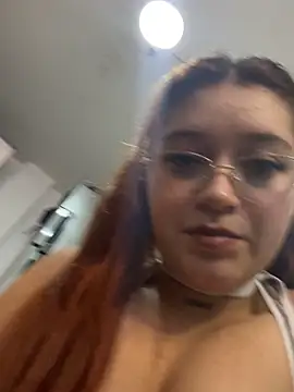 Snapshot of Karina_Leon chatting on June 3, 2026, 10:04 pm Karina Leon online show from June 3, 2026, 10:04 pm