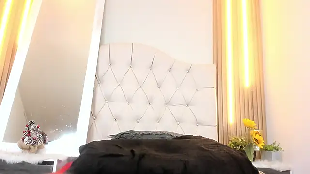 Alexa Bravva online show from December 17, 2025, 4:29 am