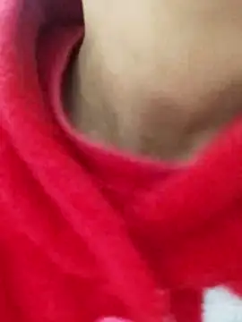 Snapshot of saraaxx1 chatting on November 15, 2025, 10:12 am saraaxx1 online show from November 15, 2025, 10:12 am