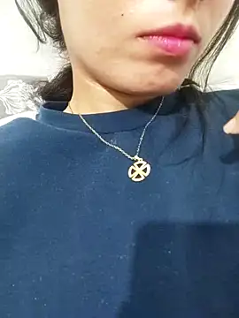 saraaxx1 online show from February 10, 2026, 10:03 pm