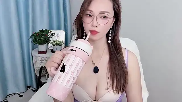 Dewluna online show from March 15, 2026, 6:25 pm