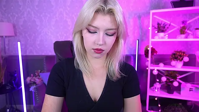 SelenaIris online show from September 15, 2025, 6:13 am