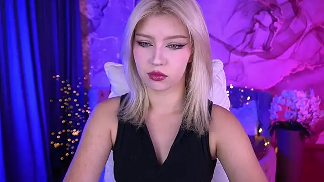 SelenaIris online show from September 18, 2025, 7:32 am