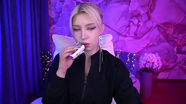 SelenaIris online show from October 3, 2025, 6:21 am