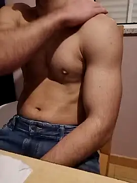 Snapshot of LucianDraven chatting on March 5, 2025, 11:49 pm LucianDraven online show from March 5, 2025, 11:49 pm