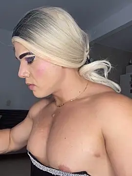 isahilton1 online show from October 3, 2025, 8:28 pm