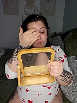 Saucy-Serenity online show from January 5, 2026, 8:34 pm