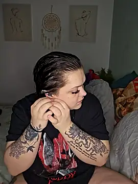 Saucy-Serenity online show from April 13, 2026, 7:19 pm