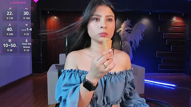 Catalina Santhana online show from October 10, 2025, 6:29 pm