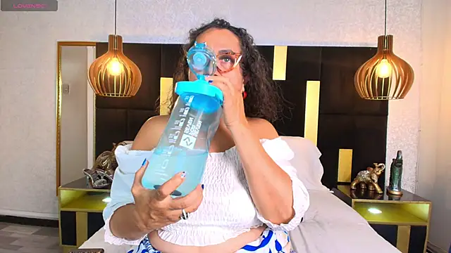 AlessandraLeroy online show from November 8, 2025, 2:50 pm