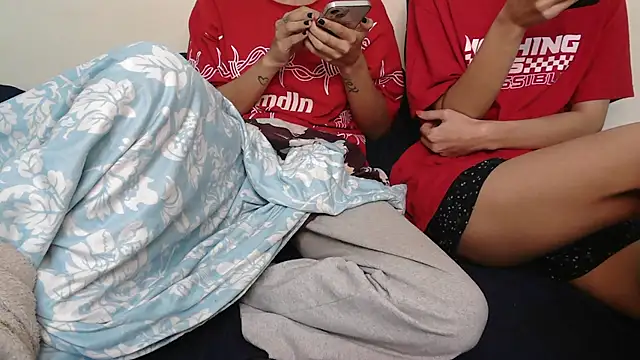 NaughtyThrouple007 online show from November 20, 2025, 7:30 am