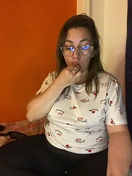 Luna-nevada online show from April 7, 2026, 4:57 am