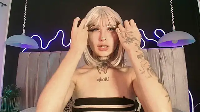 Zhally Dee online show from April 10, 2026, 7:51 pm