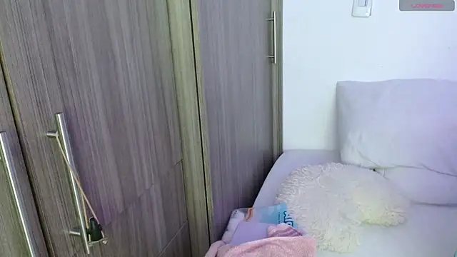 Oliviargf online show from October 30, 2025, 12:56 am