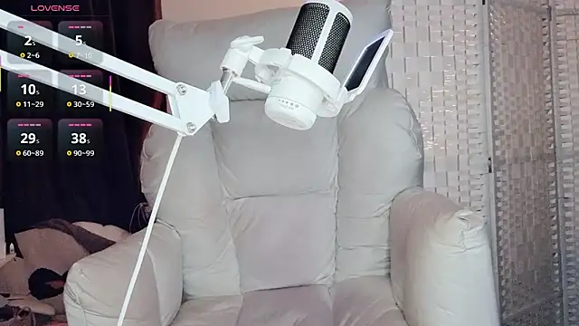 Snapshot of Cocobee chatting on November 7, 2025, 5:57 pm Cocobee online show from November 7, 2025, 5:57 pm