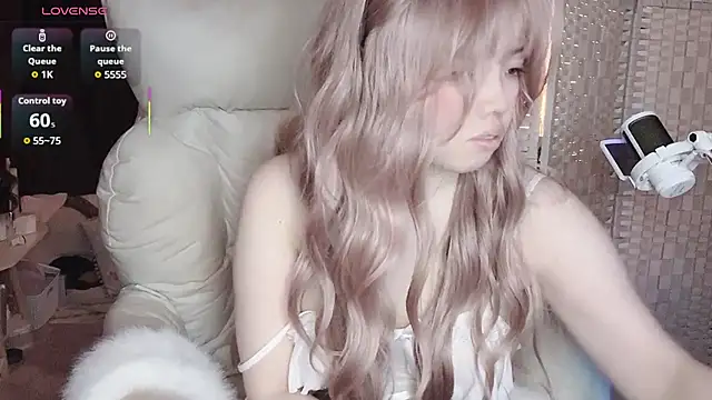 Snapshot of Cocobee chatting on November 26, 2025, 5:03 pm Cocobee online show from November 26, 2025, 5:03 pm