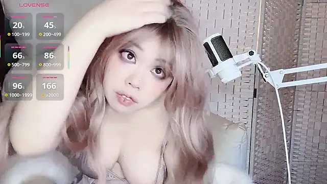 Snapshot of Cocobee chatting on December 2, 2025, 5:08 pm Cocobee online show from December 2, 2025, 5:08 pm