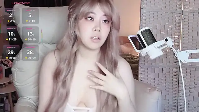 Snapshot of Cocobee chatting on March 2, 2026, 5:09 pm Cocobee online show from March 2, 2026, 5:09 pm