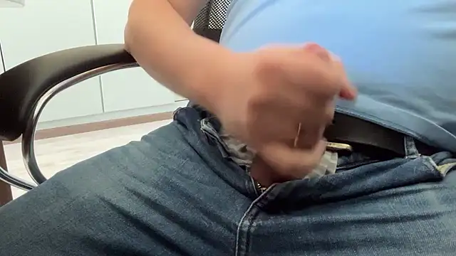 Snapshot of Artur17cmm chatting on March 18, 2025, 7:08 am Artur17cmm online show from March 18, 2025, 7:08 am