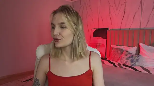  Vikky Moon  online show from April 17, 2026, 12:57 am