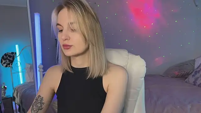  Vikky Moon  online show from June 5, 2026, 12:50 am