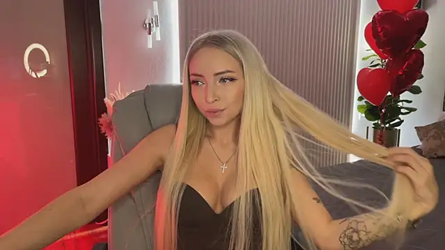 Snapshot of OhMyEmma chatting on February 19, 2026, 1:01 am OhMyEmma online show from February 19, 2026, 1:01 am