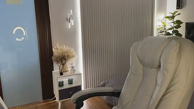 OhMyEmma online show from April 4, 2026, 1:04 am