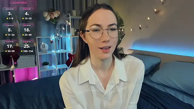 Kira mindnes online show from March 13, 2025, 7:28 pm