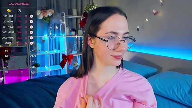 Kira mindnes online show from March 21, 2025, 2:07 am