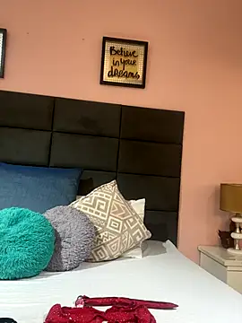 SophiaQueens online show from October 2, 2025, 8:05 pm