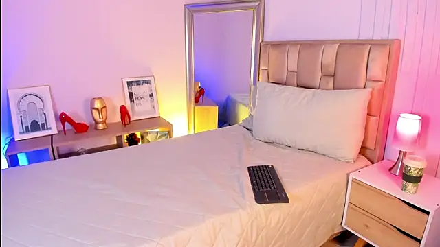 naia xo online show from November 6, 2025, 8:54 pm