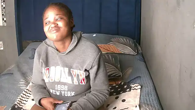 Snapshot of SexyShybarbie chatting on December 15, 2025, 4:50 am SexyShybarbie online show from December 15, 2025, 4:50 am