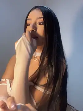 Snapshot of MagieeThomson chatting on October 6, 2025, 10:51 pm MagieeThomson online show from October 6, 2025, 10:51 pm