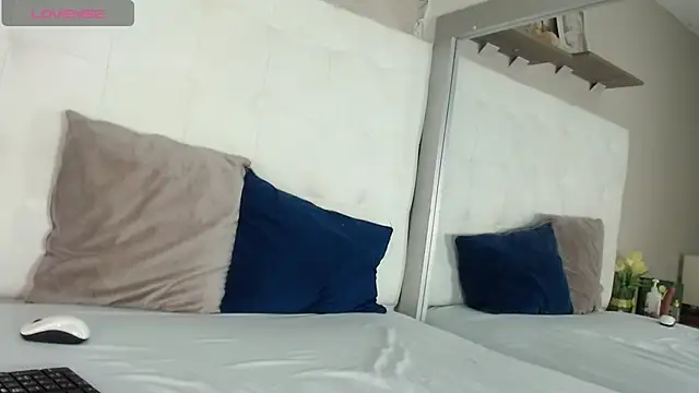 willow smitt online show from November 24, 2025, 1:11 pm