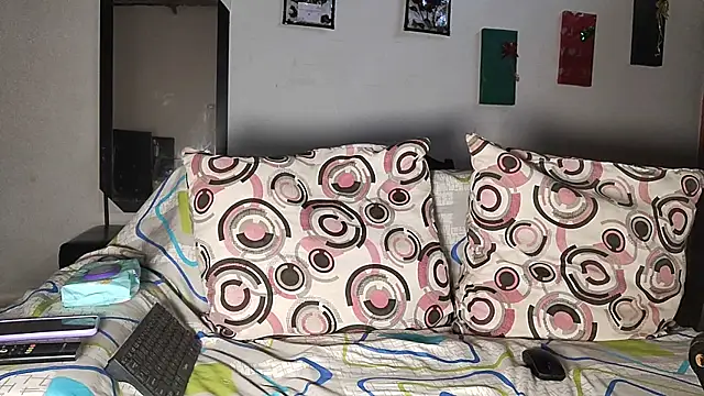 Milu curly online show from February 25, 2026, 1:54 pm