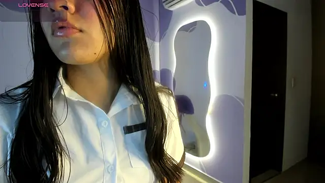 auroracute02 online show from September 18, 2025, 1:13 pm