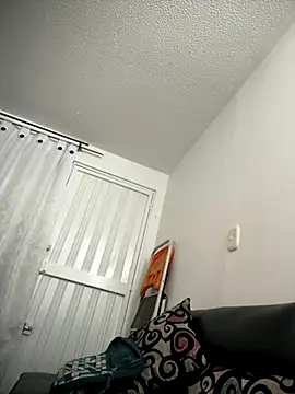 VictoriaGerard Pink online show from October 27, 2025, 12:15 am