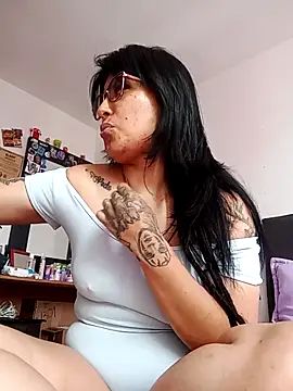 Snapshot of DaniPoison chatting on October 5, 2025, 5:11 pm DaniPoison online show from October 5, 2025, 5:11 pm