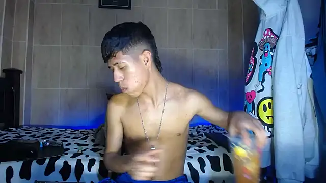 dareck 18 online show from February 26, 2026, 12:04 pm