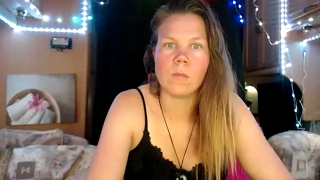 CallMeMaria online show from January 26, 2025, 1:04 pm