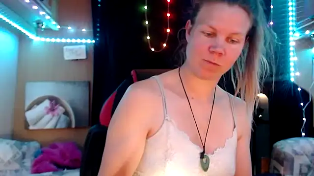 CallMeMaria online show from March 5, 2025, 10:22 am