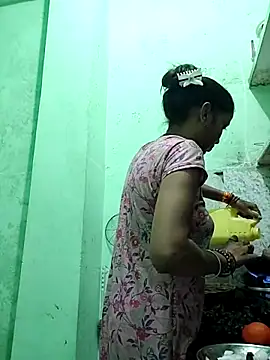 Snapshot of Hotty-Nidhi chatting on September 18, 2025, 3:47 pm Hotty-Nidhi online show from September 18, 2025, 3:47 pm