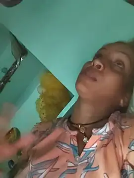 Snapshot of Hotty-Nidhi chatting on September 30, 2025, 4:01 pm Hotty-Nidhi online show from September 30, 2025, 4:01 pm