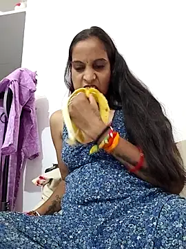 Snapshot of Hotty-Nidhi chatting on October 5, 2025, 7:28 am Hotty-Nidhi online show from October 5, 2025, 7:28 am