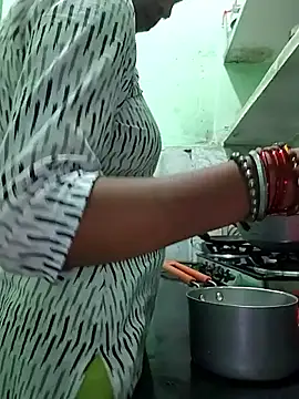 Snapshot of Hotty-Nidhi chatting on October 18, 2025, 4:41 pm Hotty-Nidhi online show from October 18, 2025, 4:41 pm