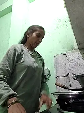 Snapshot of Hotty-Nidhi chatting on November 19, 2025, 5:24 pm Hotty-Nidhi online show from November 19, 2025, 5:24 pm