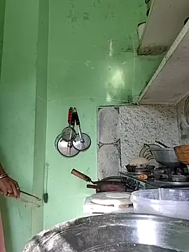 Snapshot of Hotty-Nidhi chatting on December 18, 2025, 5:24 am Hotty-Nidhi online show from December 18, 2025, 5:24 am