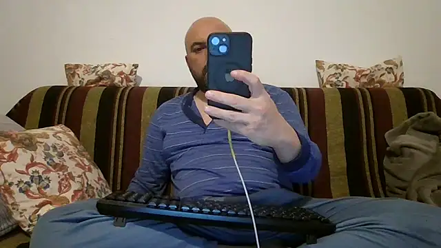 maxxxio12 online show from April 22, 2026, 7:04 pm