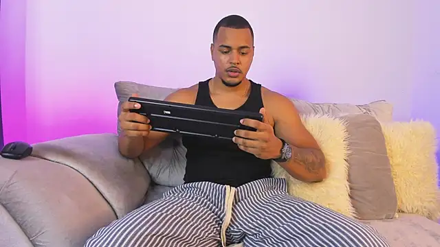 Snapshot of AshtonnSummer chatting on November 14, 2025, 8:29 pm AshtonnSummer online show from November 14, 2025, 8:29 pm