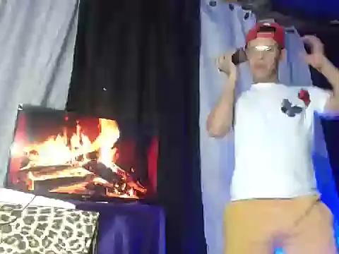 Snapshot of Hidden_Fantasies chatting on November 5, 2025, 11:38 pm Hidden Fantasies online show from November 5, 2025, 11:38 pm